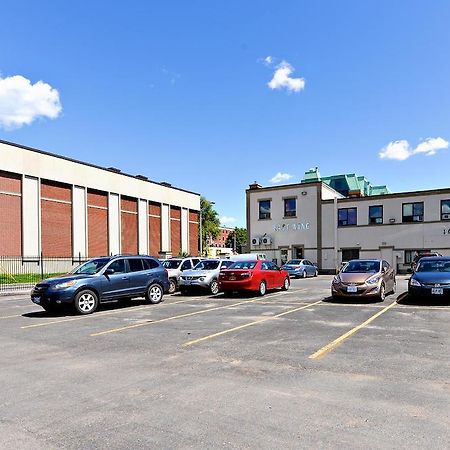 Ottawa Inn Hotel Exterior photo
