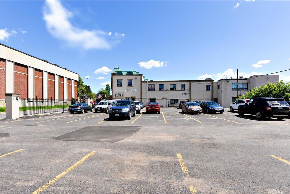 Ottawa Inn Hotel Exterior photo